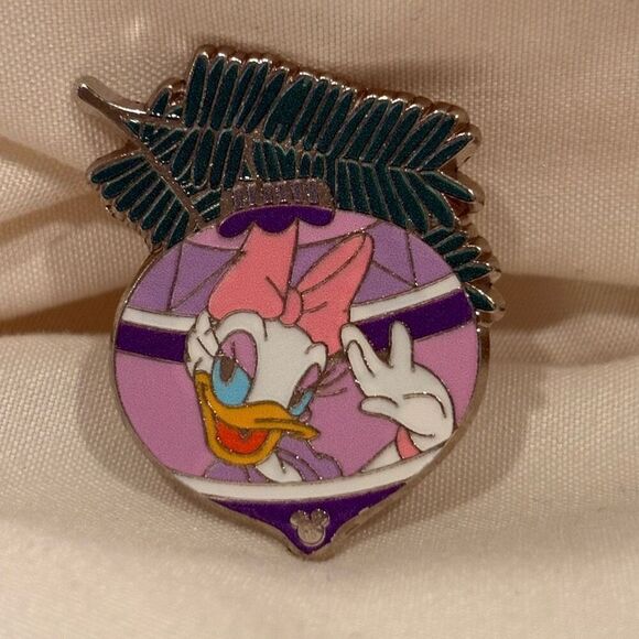 Disney Daisy Duck Pins set of 2 Tsum Tsum Daisy and Christmas Ornament EUC - Picture 3 of 6